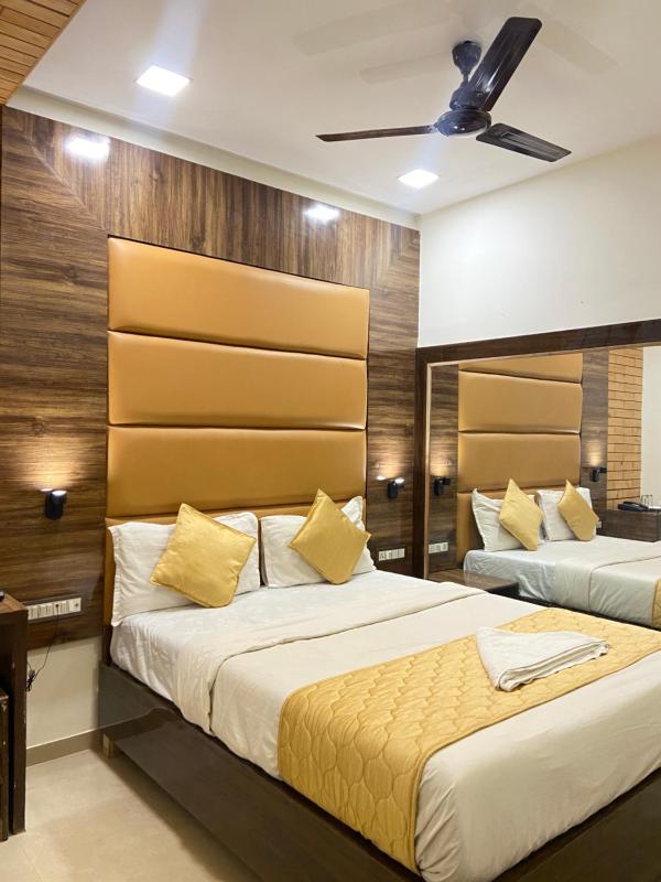 Hotel Blue Wellington - Near Mumbai Airport Images