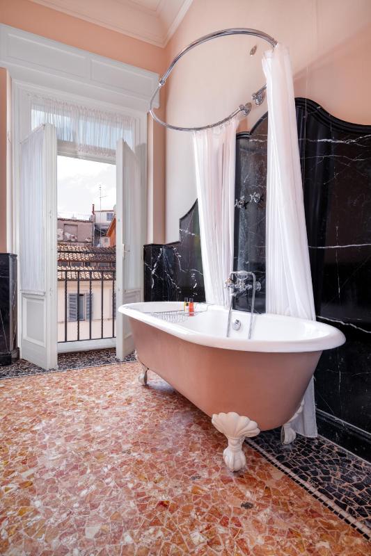 Premium Corner Room with Balcony image 2