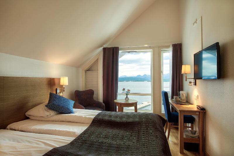 Double Room with Fjord View image 4