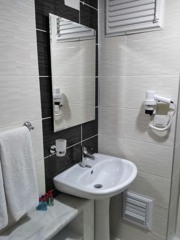 Double Room image 4