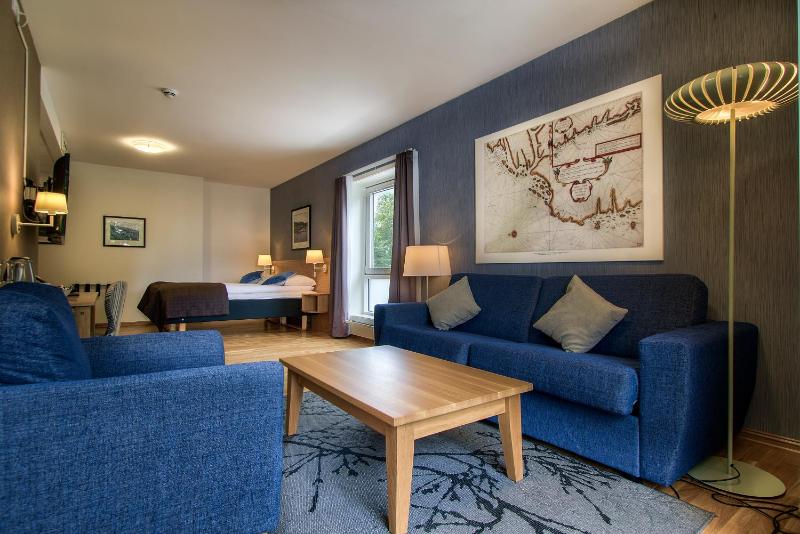 Family Room image 3