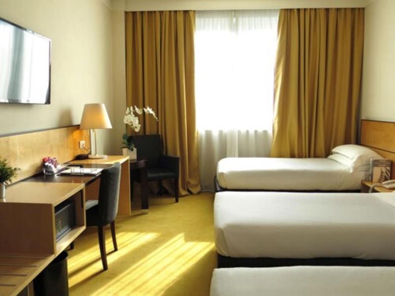 Triple Room image 3