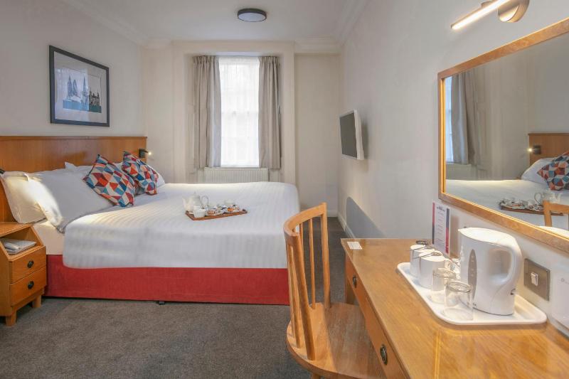 Standard Double Room image 3