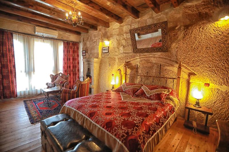 Deluxe Double Room image 2