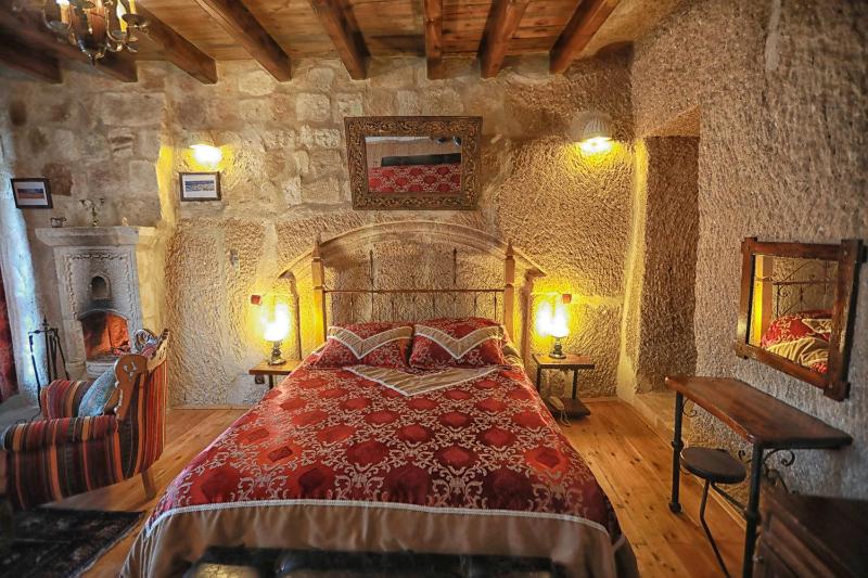 Deluxe Double Room image 3