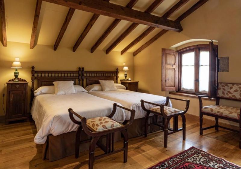 Deluxe Room image 3