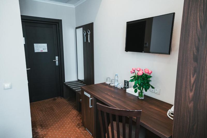 Small Double Room image 3