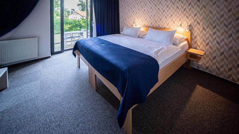 Deluxe Double Room with Balcony image 1