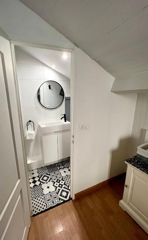 Standard Twin Room image 4