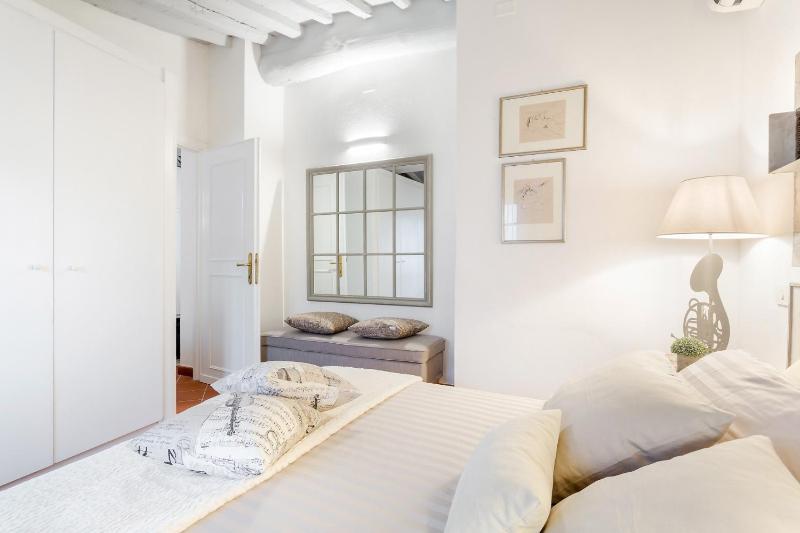 Casa Santa Zita A Toproof Penthouse Apartment with Elevator and Private Garden Inside the Walls - image 31