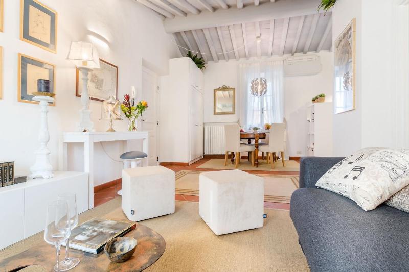 Casa Santa Zita A Toproof Penthouse Apartment with Elevator and Private Garden Inside the Walls - image 21
