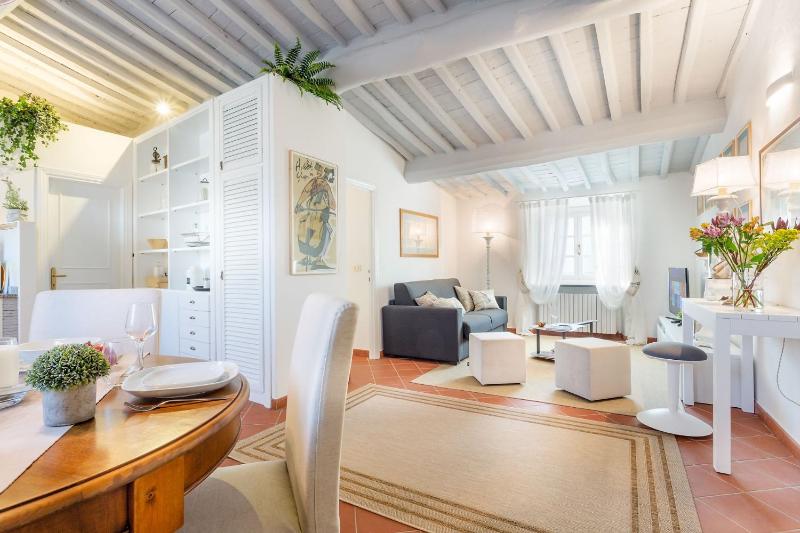 Casa Santa Zita A Toproof Penthouse Apartment with Elevator and Private Garden Inside the Walls - image 24