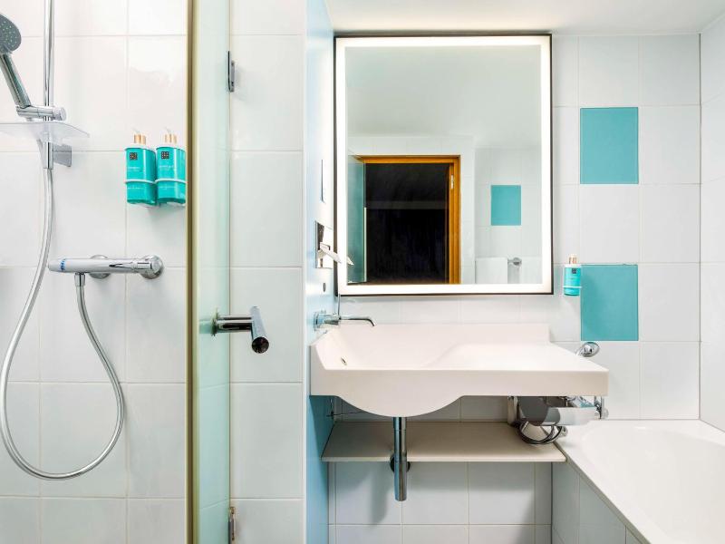 Superior Twin Room image 4