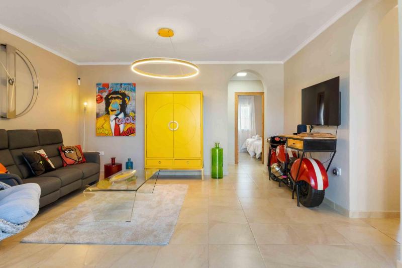 House with private pool - image 6