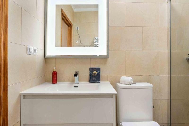House with private pool - image 13