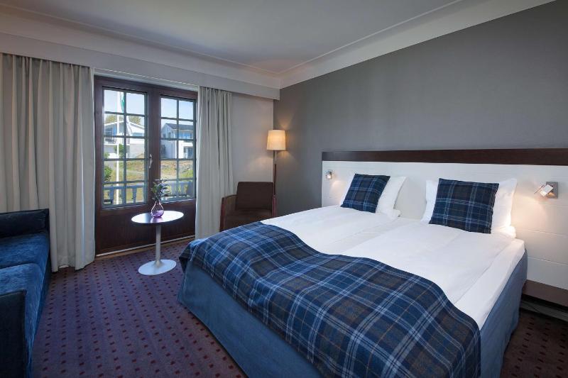 Superior King Room image 4