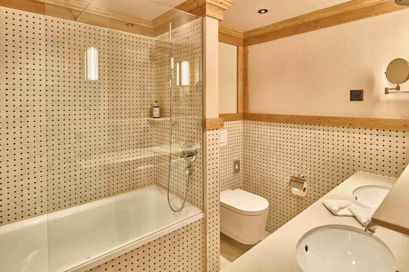 Junior Suite with Mountain View image 3