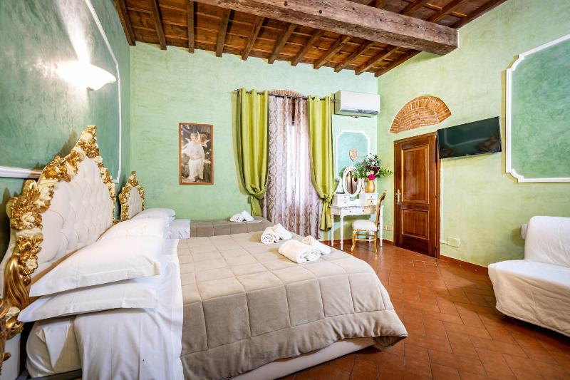 Quadruple Room image 3