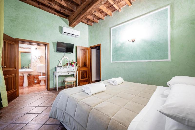 Quadruple Room image 2