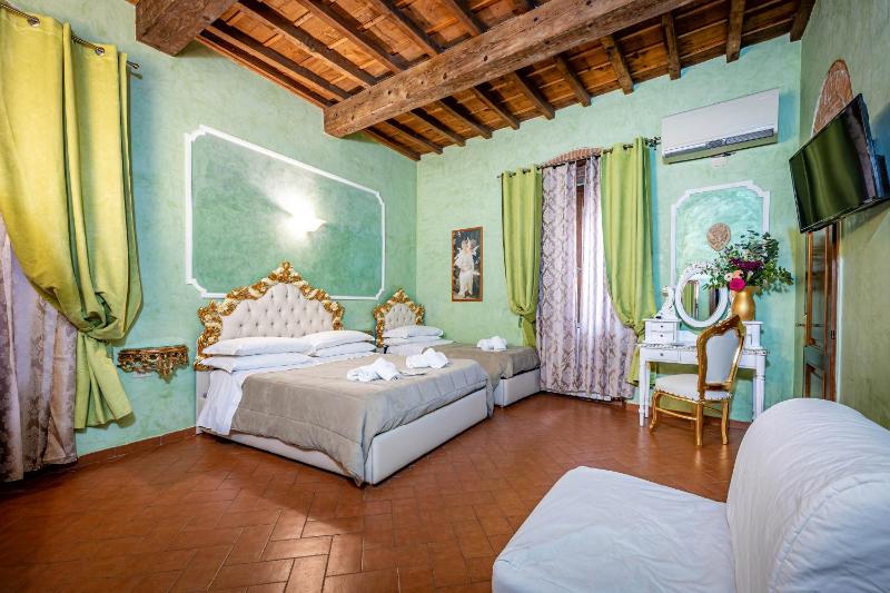 Classic Triple Room image 4