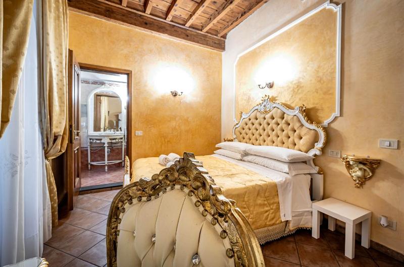 Deluxe Room image 1
