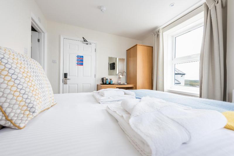 Double Room with Sea View image 3
