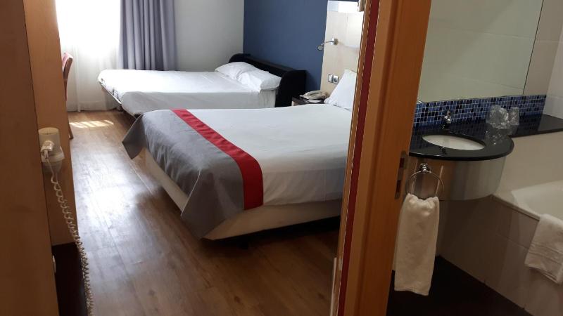 Standard Double Room with Sofa Bed image 4