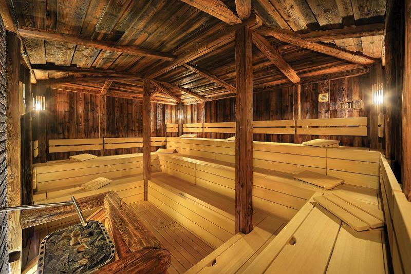 Deluxe double room with sauna access image 1