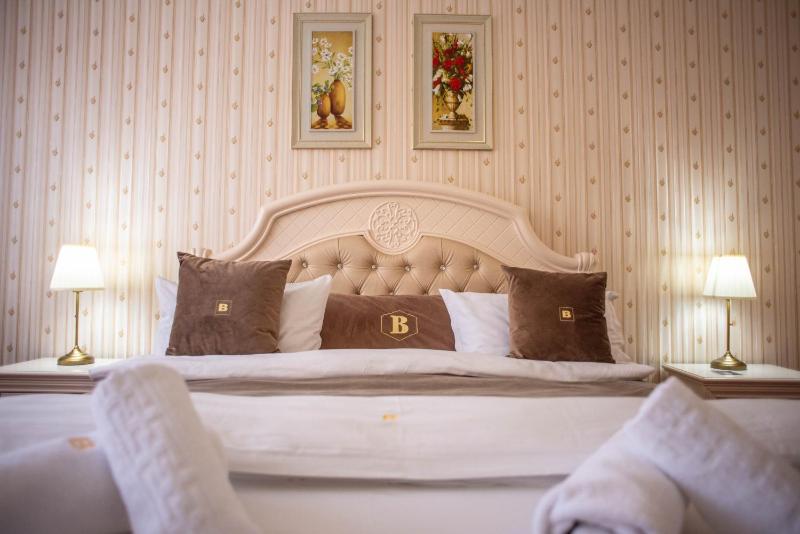 Deluxe Double Room image 1