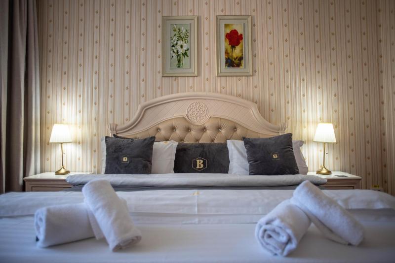 Deluxe Double Room image 2