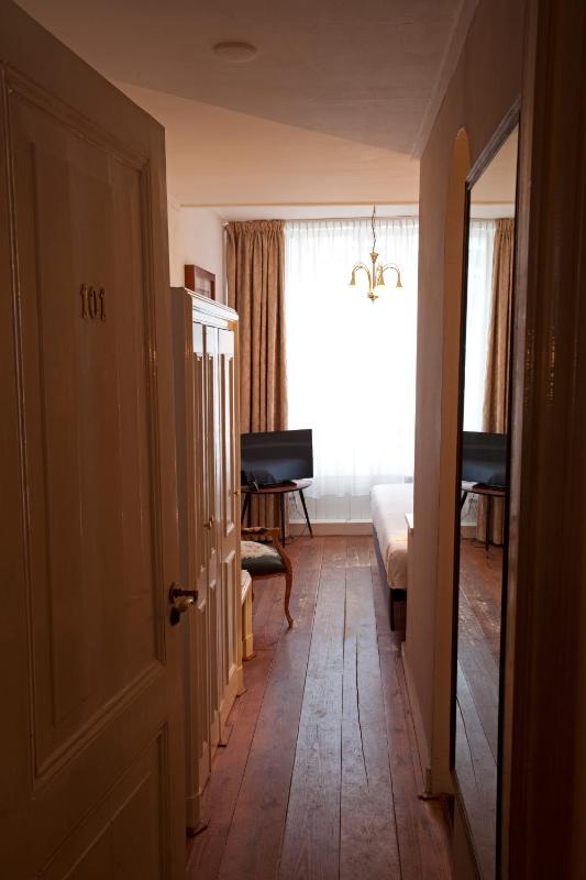 Economy Single Room image 4