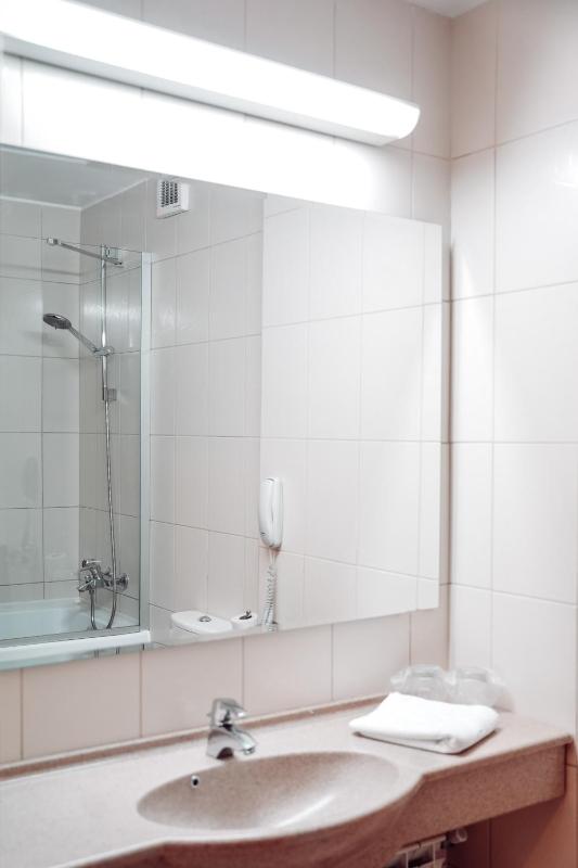 Business Twin Room - Non-Smoking image 2