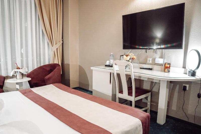 Business Double Room - Non Smoking image 4