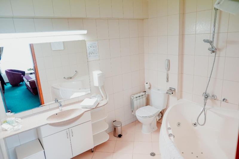 Suite - Non-Smoking image 2