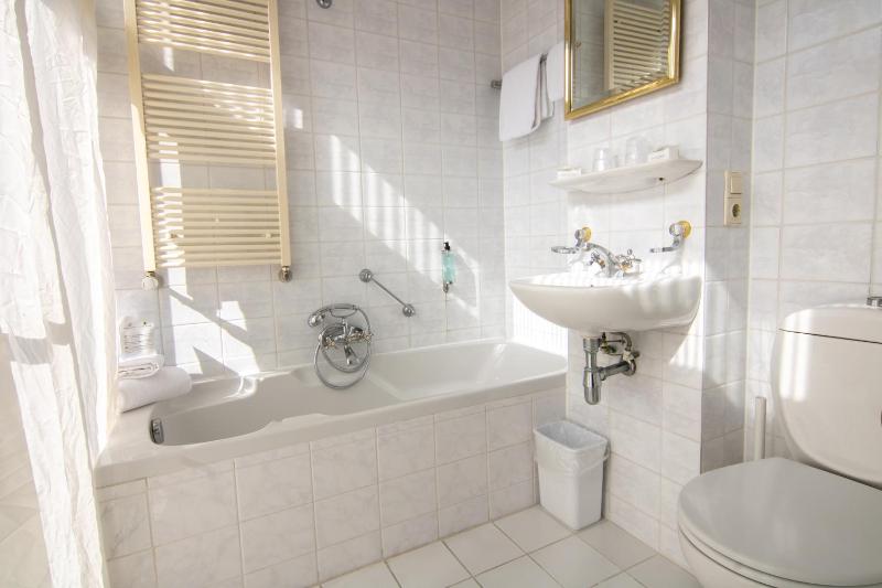 Standard Double Room image 4