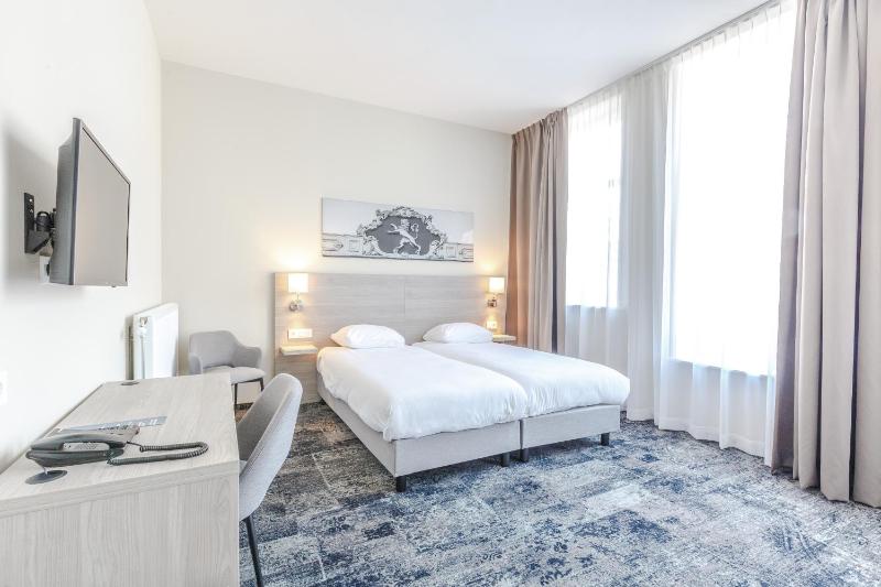 Double Room image 1