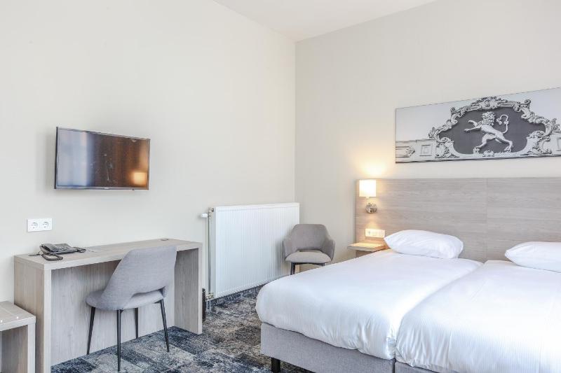 Double Room image 2