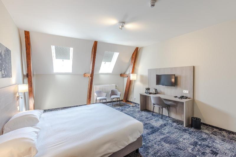 Deluxe Double Room image 4