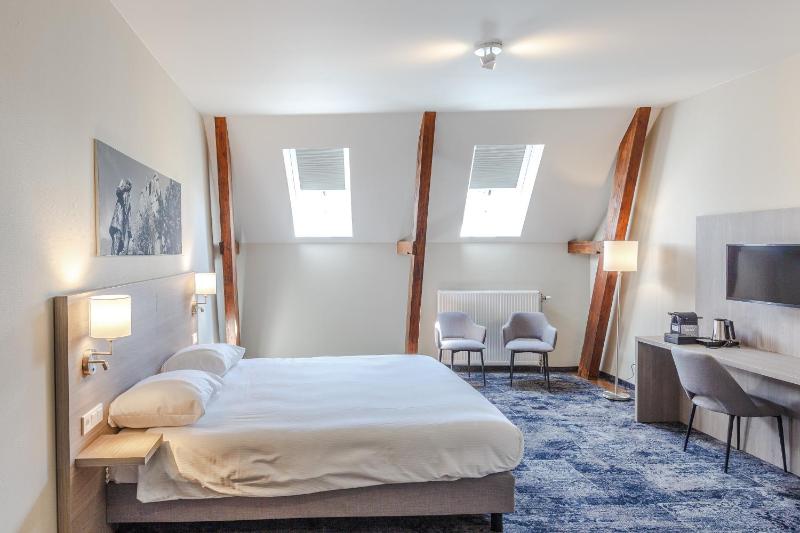 Deluxe Double Room image 1