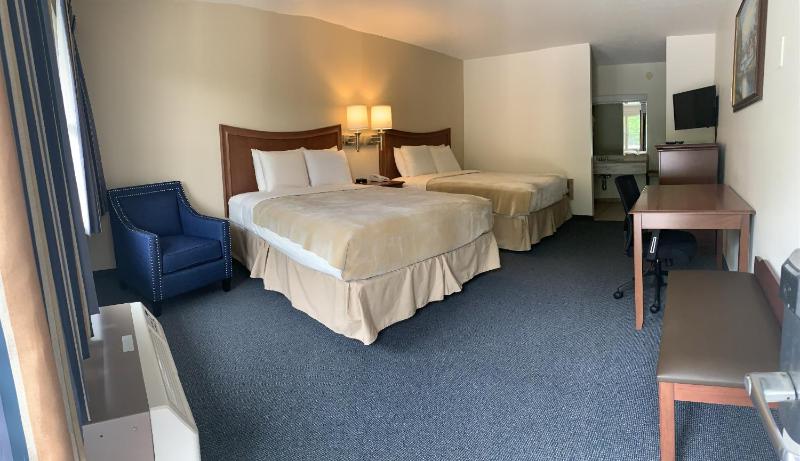 Standard Quadruple Room image 3
