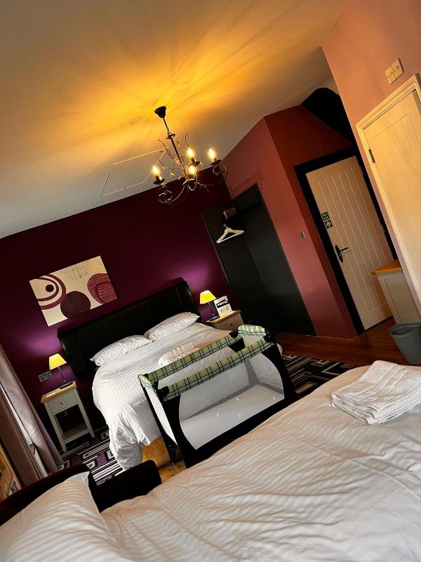 Family Room 2 image 3