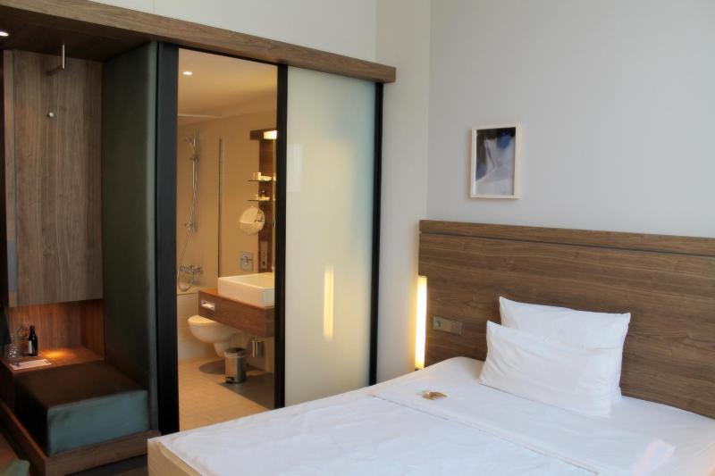Comfort Single Room image 4