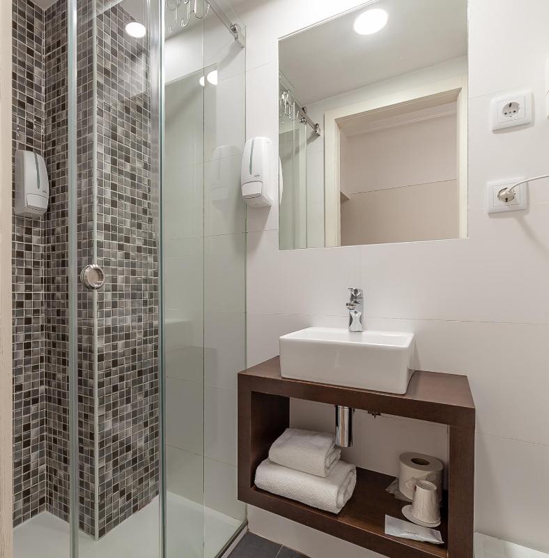 Single Room image 3