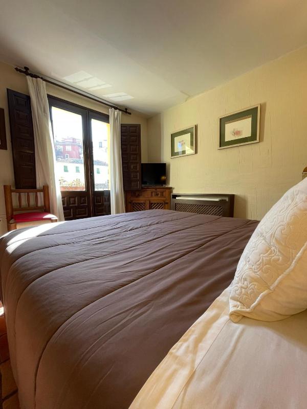 Double Room image 4