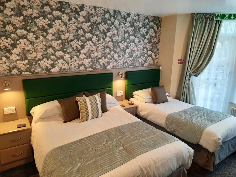 Triple Room with Rear Mountain View (Nr. 1)  image 1