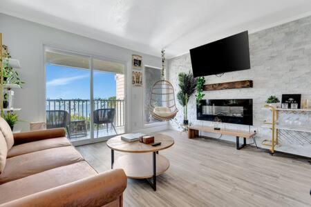 The Palm Exclusive Tropical Luxury on the Water Images