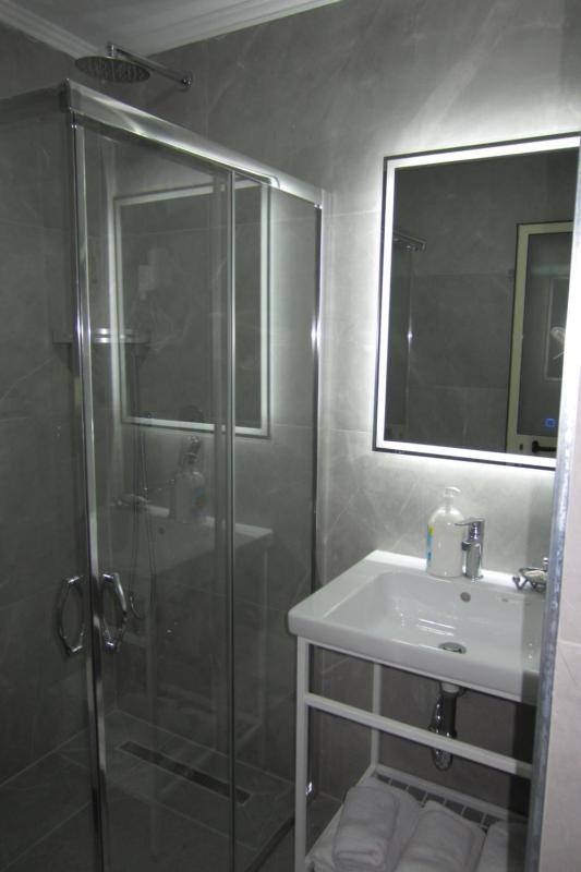 Quadruple Room image 1