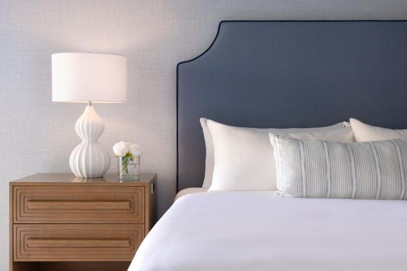 Resort View Studio Suite with King Bed ADA image 4