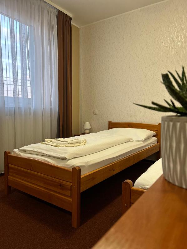 Large Single Room image 2