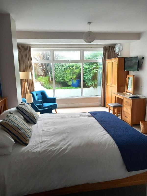 Large Double Room image 1